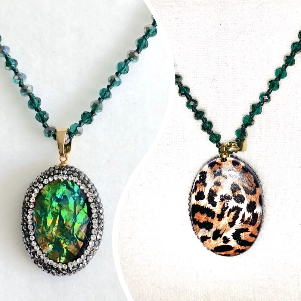 Emerald green oval Necklace